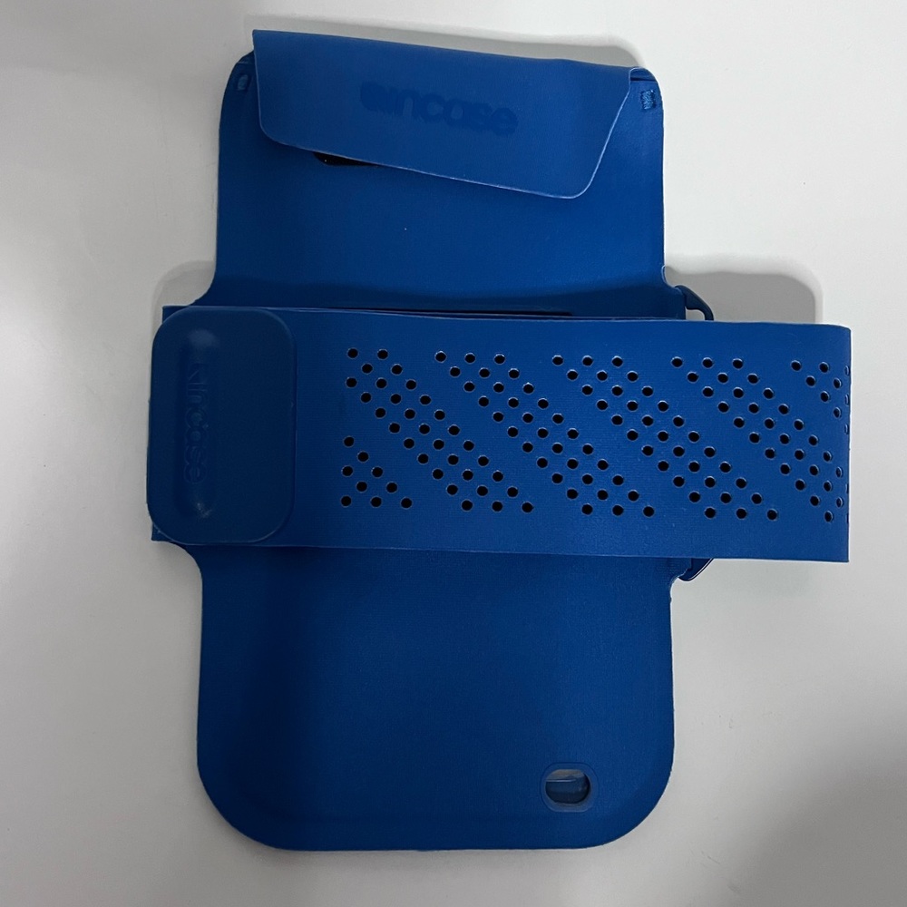 Incase Phone Arm Strap - Picture 2 of 2